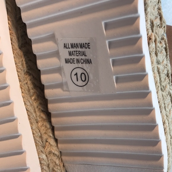 NWOT SODA Tan pLeather Platform Sandals Size 10 - Picture 7 of 9